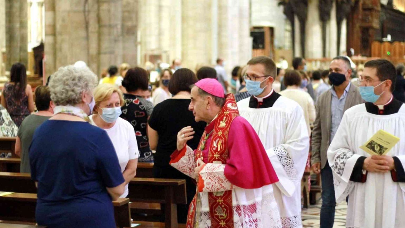 A Milano il Covid non ferma le benedizioni di Natale