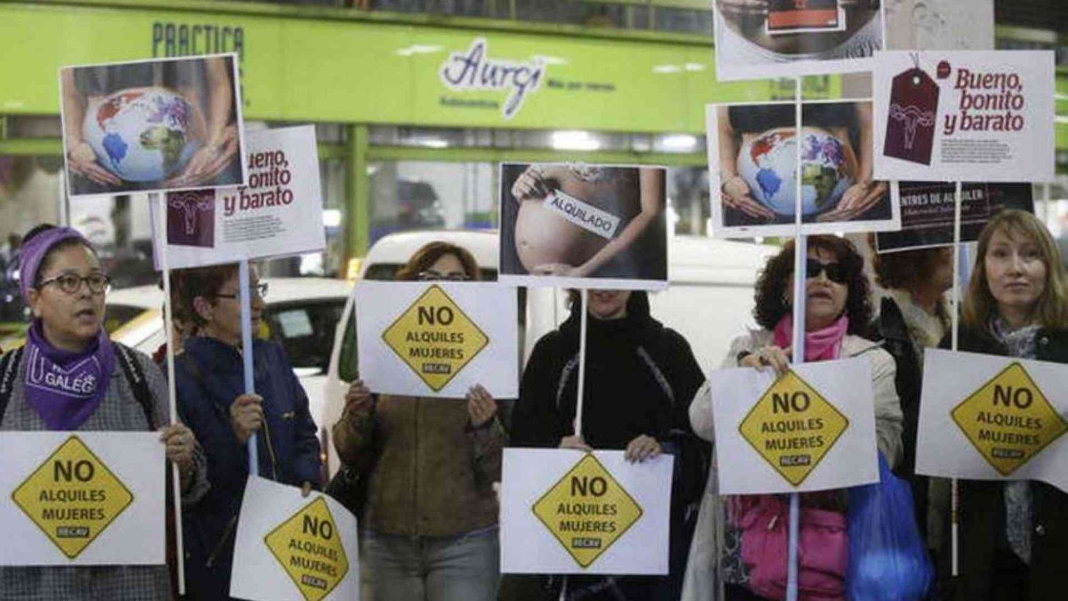 Madri in affitto, i giuristi «aprono»? Le donne contro questo commercio