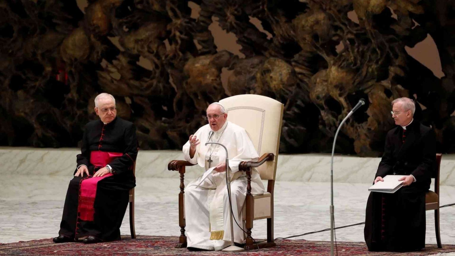 Il Papa: per pregare bene non dobbiamo "truccarci" l'anima