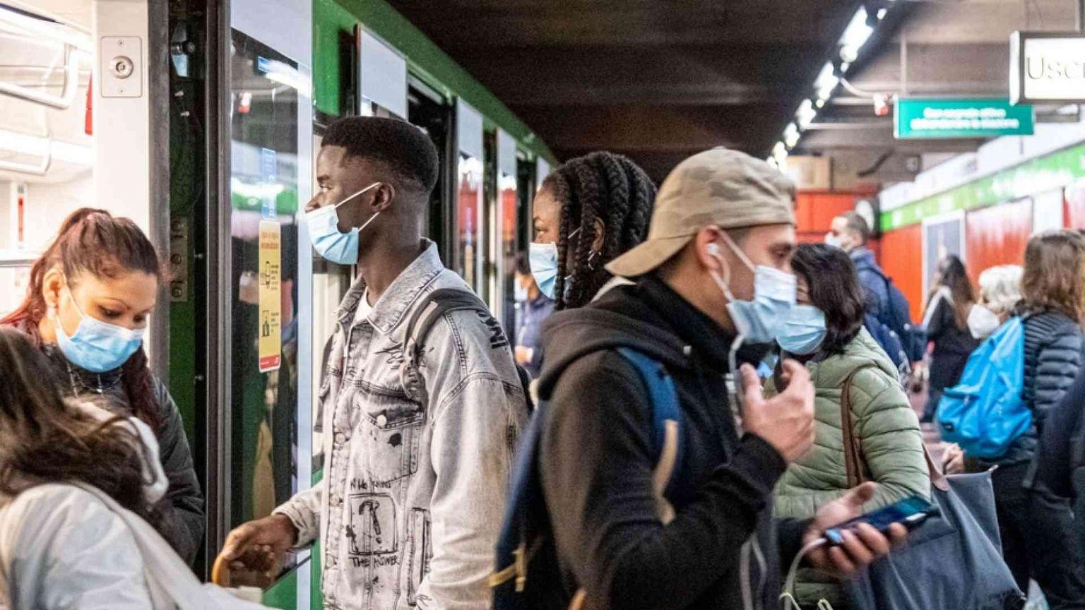 In 24 ore 10.010 nuovi casi e 55 morti. Oltre 100mila i positivi attuali