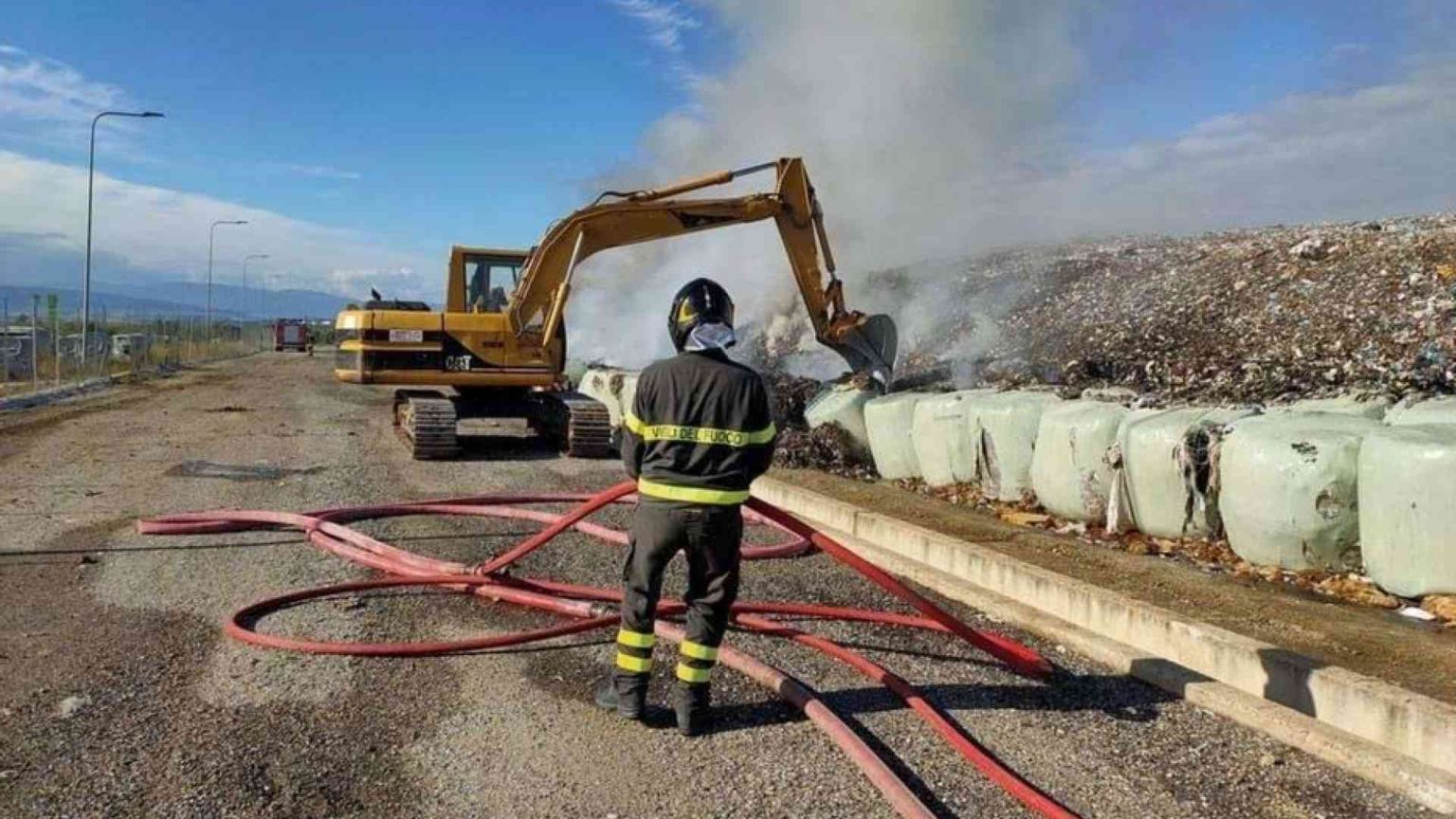 Calabria tra ecoballe e incendi È la nuova "Terra dei fuochi"