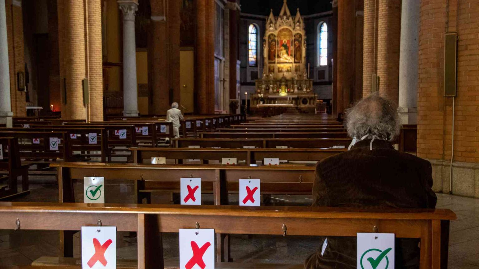 Messe e luoghi di culto, non cambia nulla: valgono i Protocolli