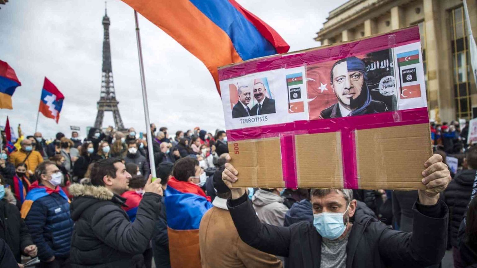 Erdogan usa anche la Shoah per attaccare Macron e la Ue