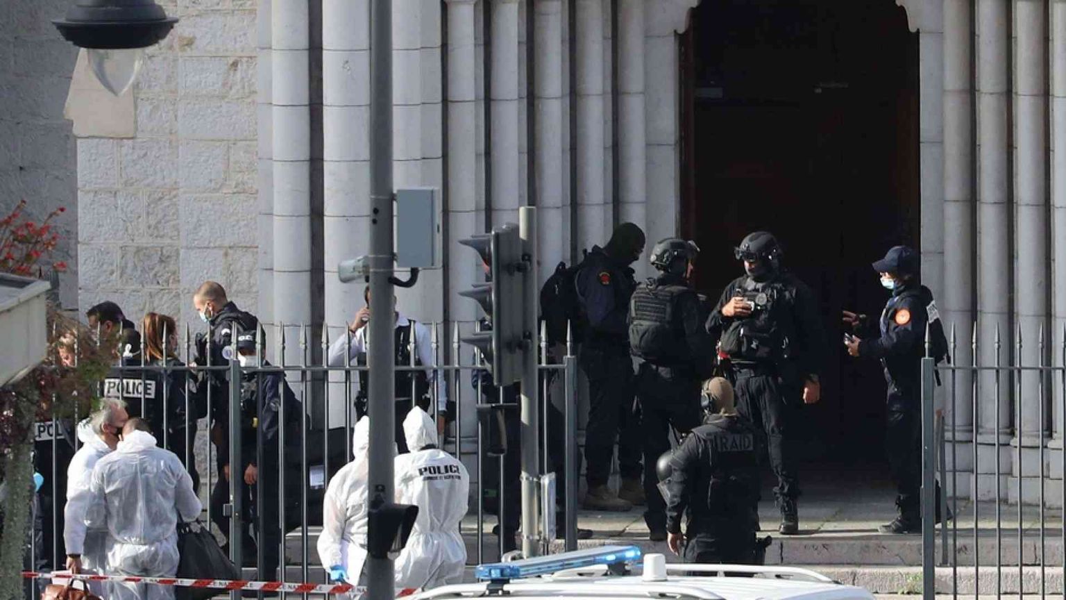 Attacco in basilica a Nizza: 3 morti. Macron: il Paese è accanto ai cattolici