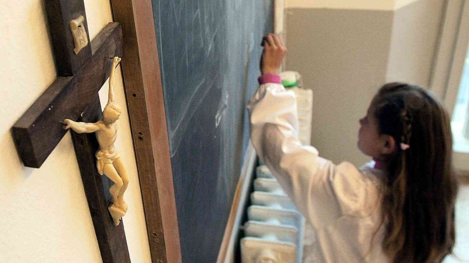 Crocifisso nelle aule scolastiche senza pace, questa volta va in Cassazione