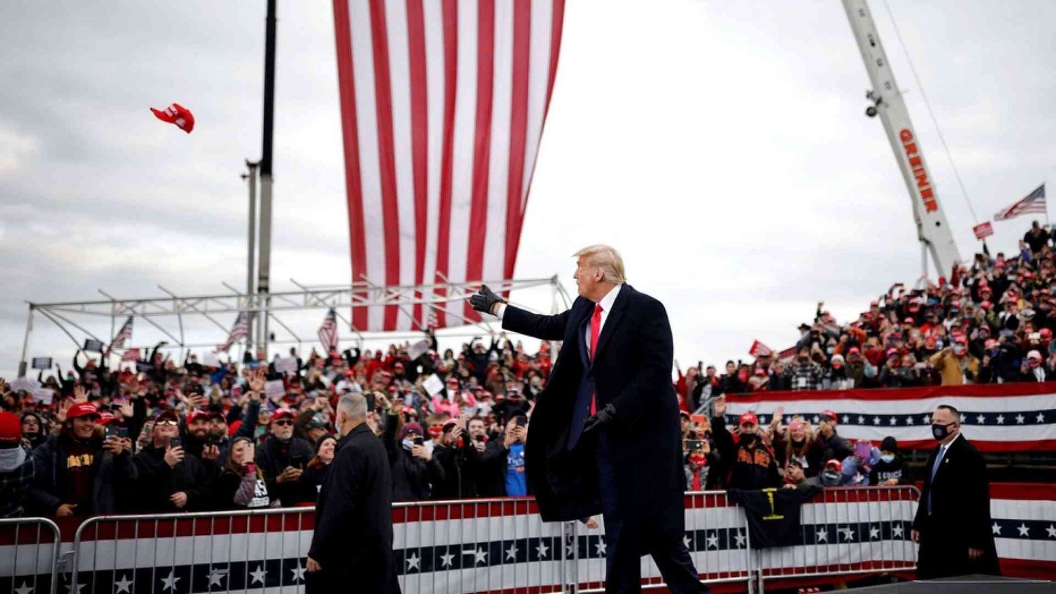 Trump: 4 anni vissuti sull'ottovolante. Il boom, il covid e i tweet