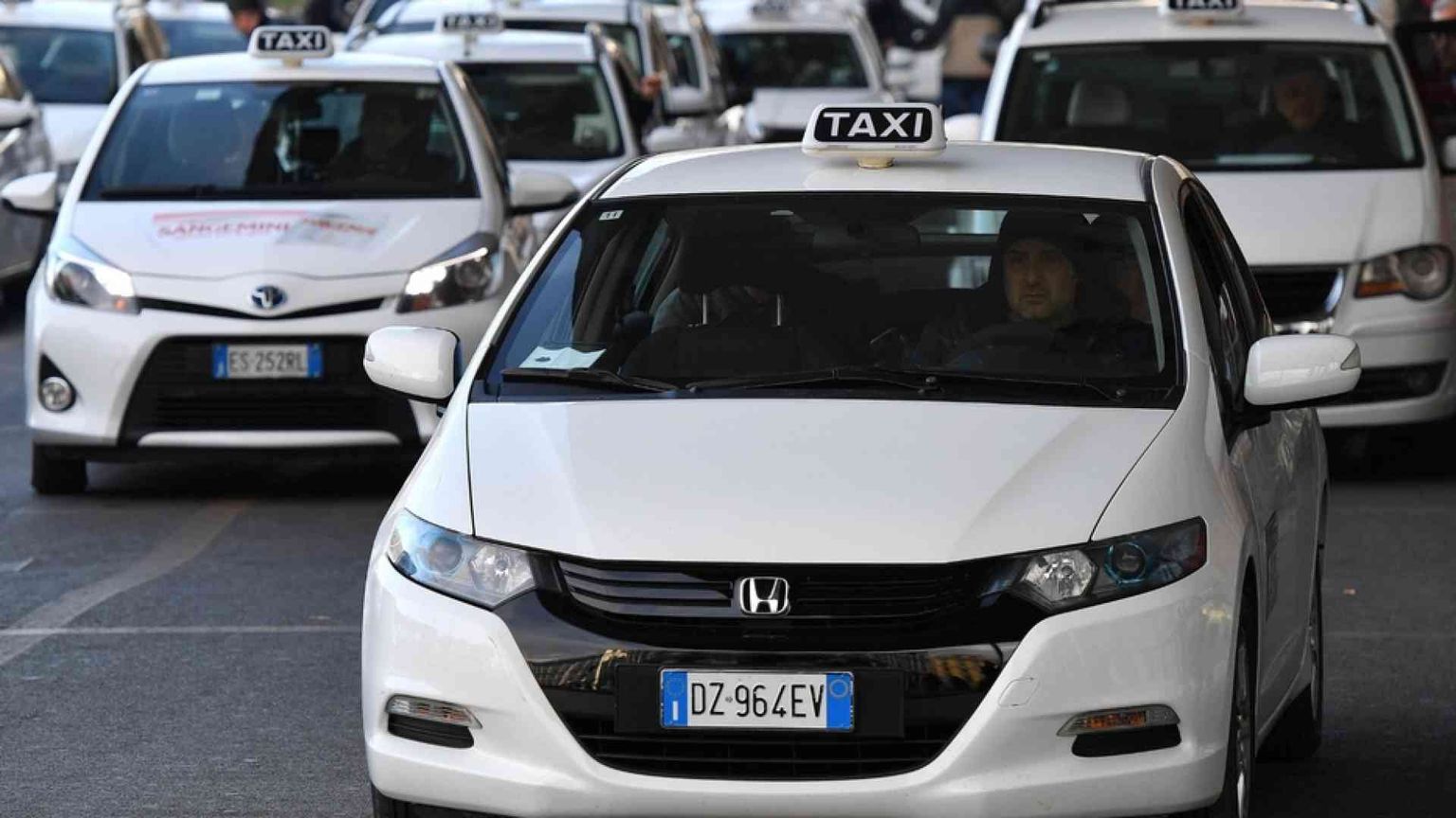 I tassisti in sciopero rilanciano la proposta dei voucher