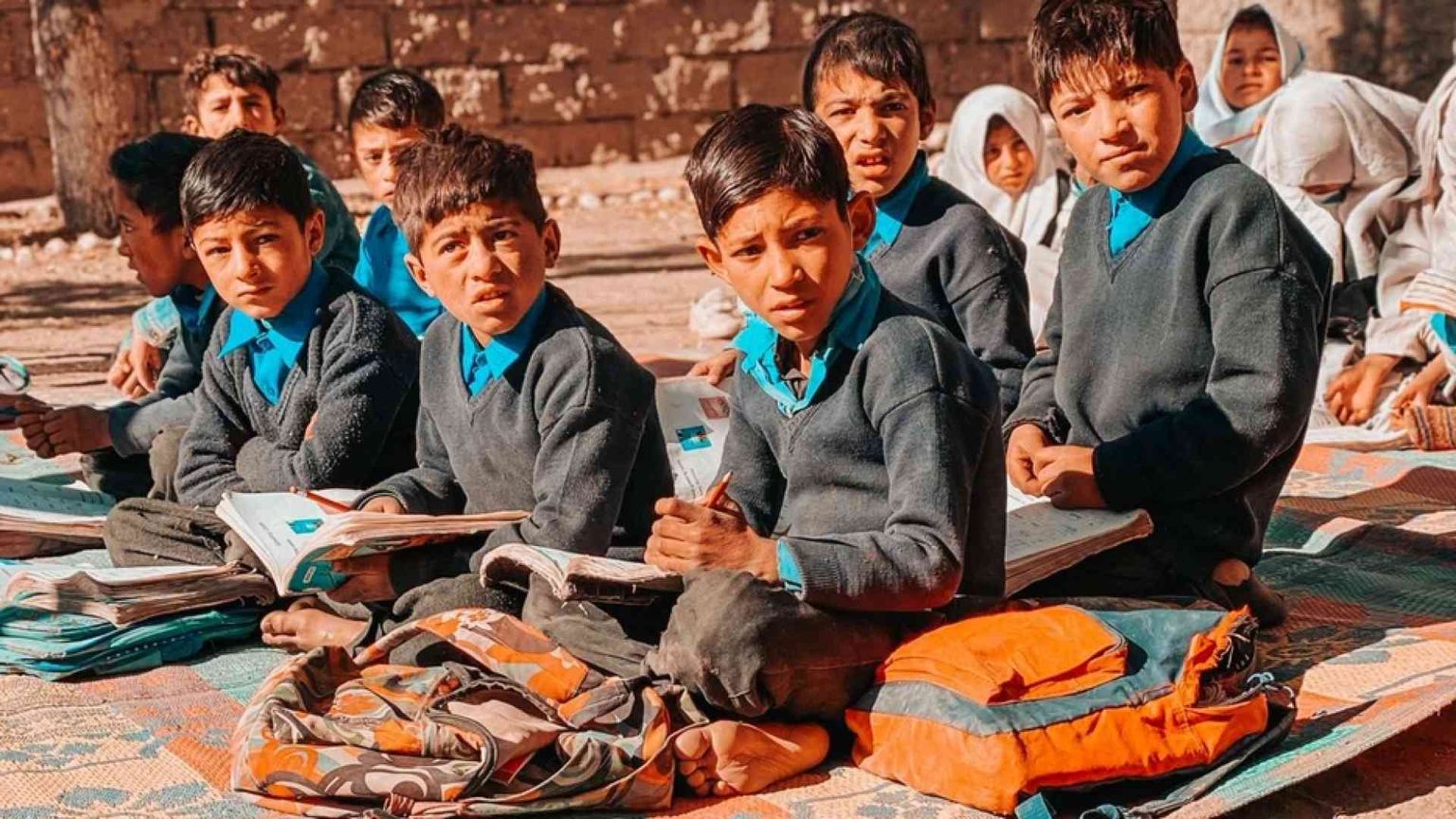 La guida alpina tornata in Pakistan per portare cibo alla popolazione