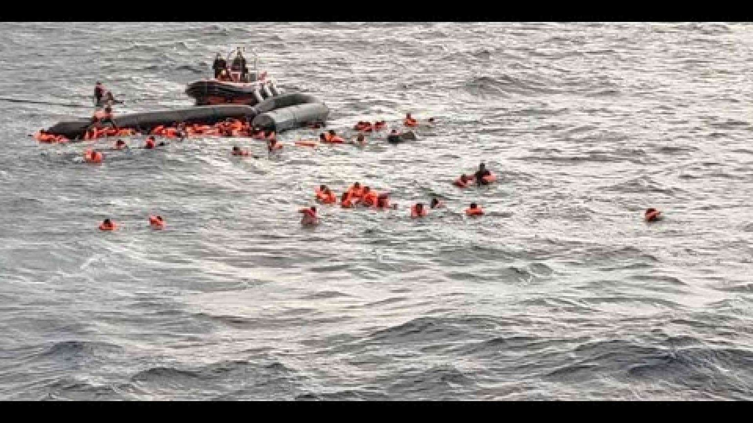 Il salvataggio di Open Arms, 100 in mare. Almeno 6 i morti, anche un neonato