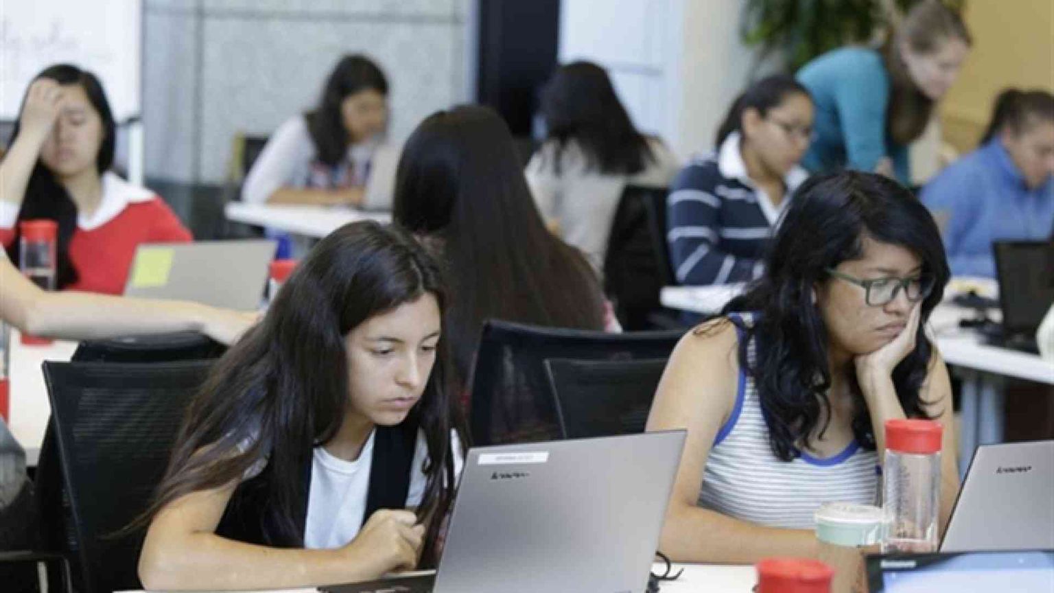 Le aziende puntano su risorse junior da formare e far crescere