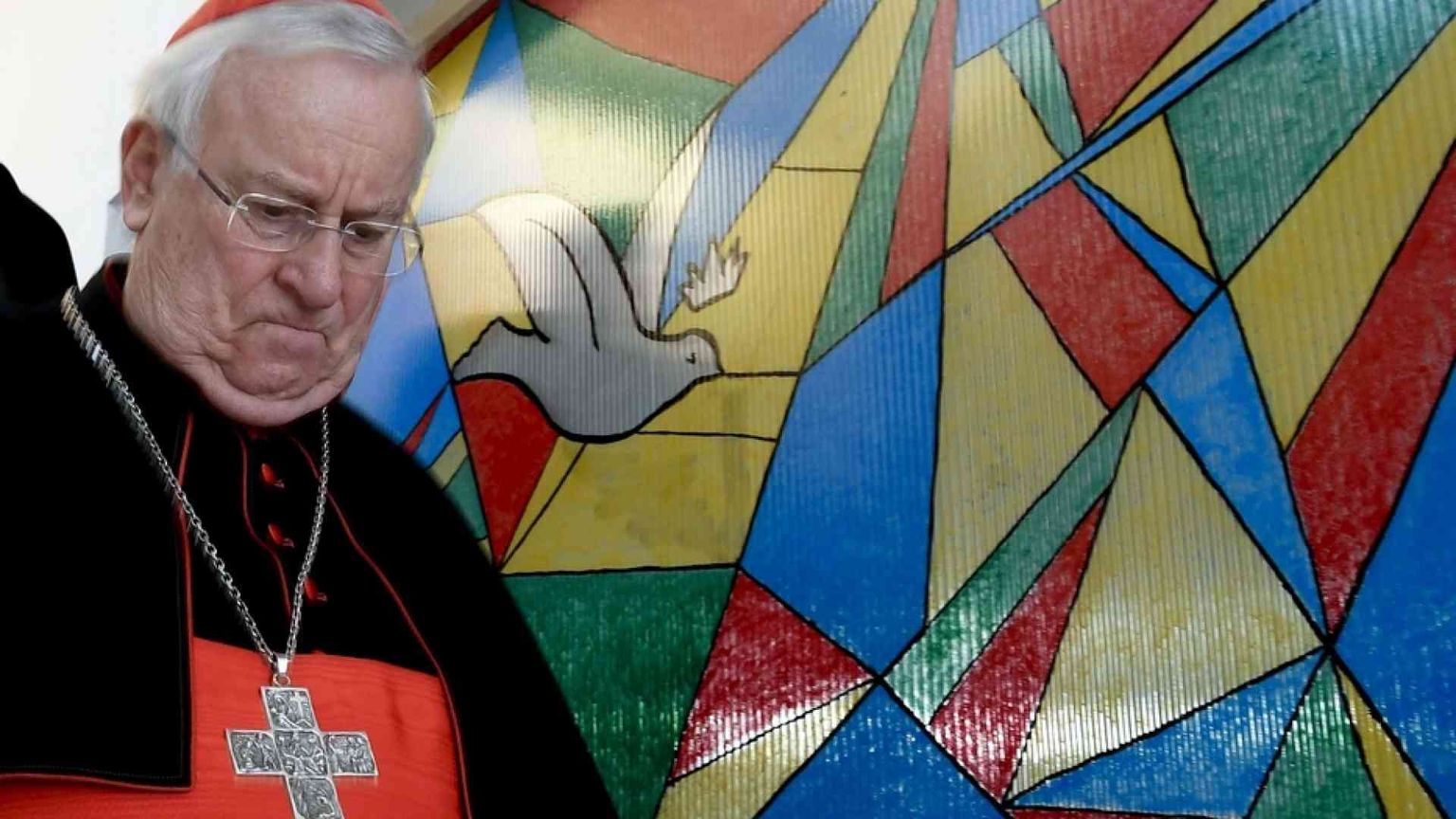 Il cardinale Bassetti lascia la terapia intensiva. «Lieve miglioramento»