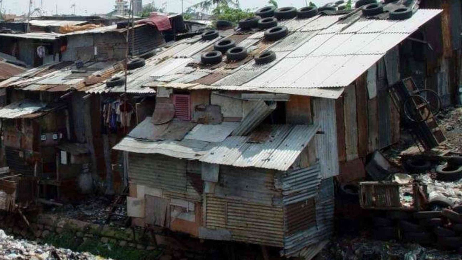 Covid nella baraccopoli senza luce né acqua