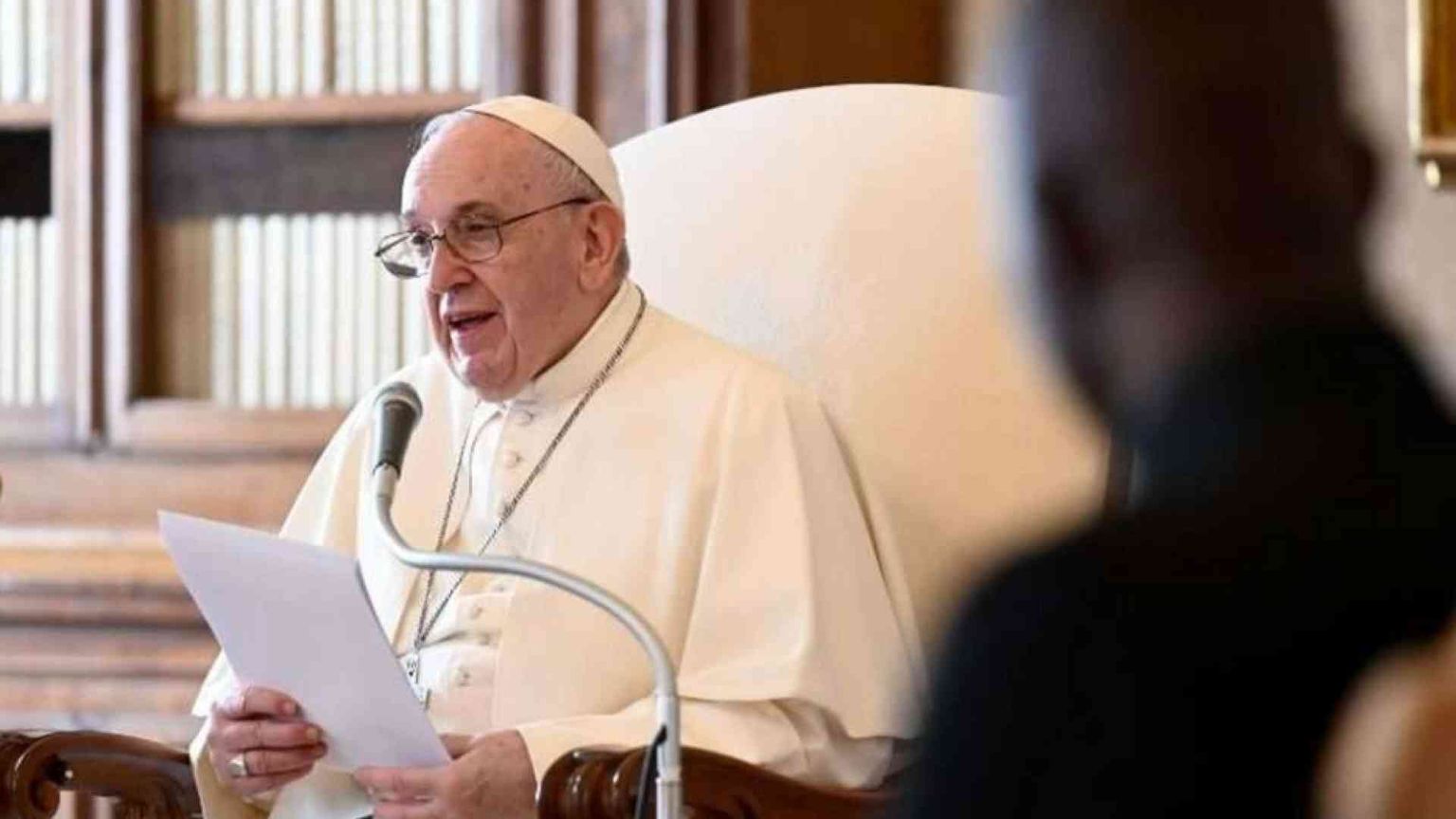 Il Papa: la preghiera calma l’inquietudine e apre il cuore a Dio