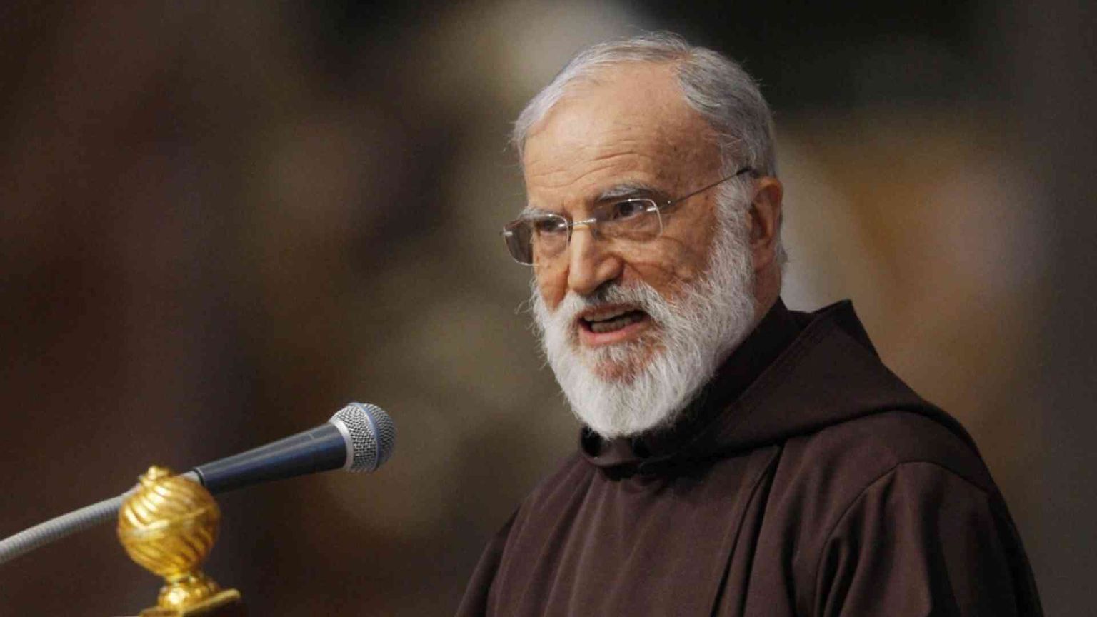 Cantalamessa oggi cardinale: «Voglio restare cappuccino»