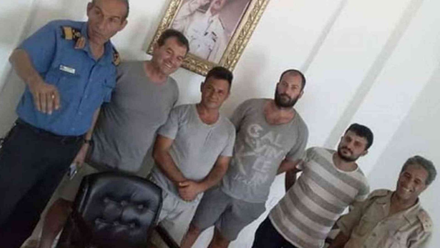 I pescatori italiani ostaggi del silenzio da 90 giorni. Il ricatto del generale