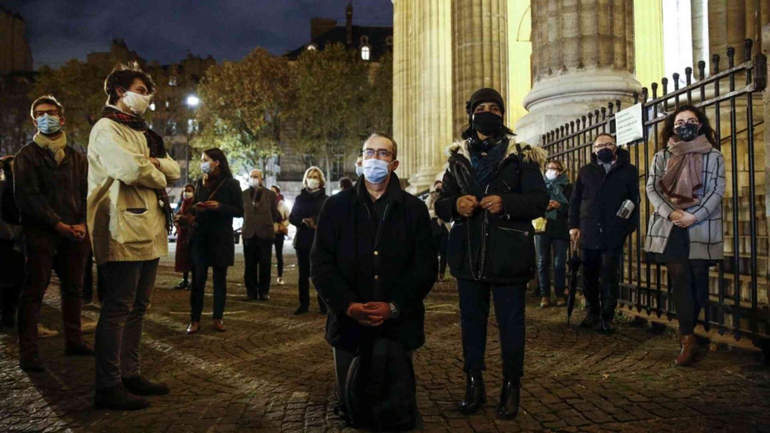 Il governo francese dovrà rivedere il limite dei 30 fedeli a Messa