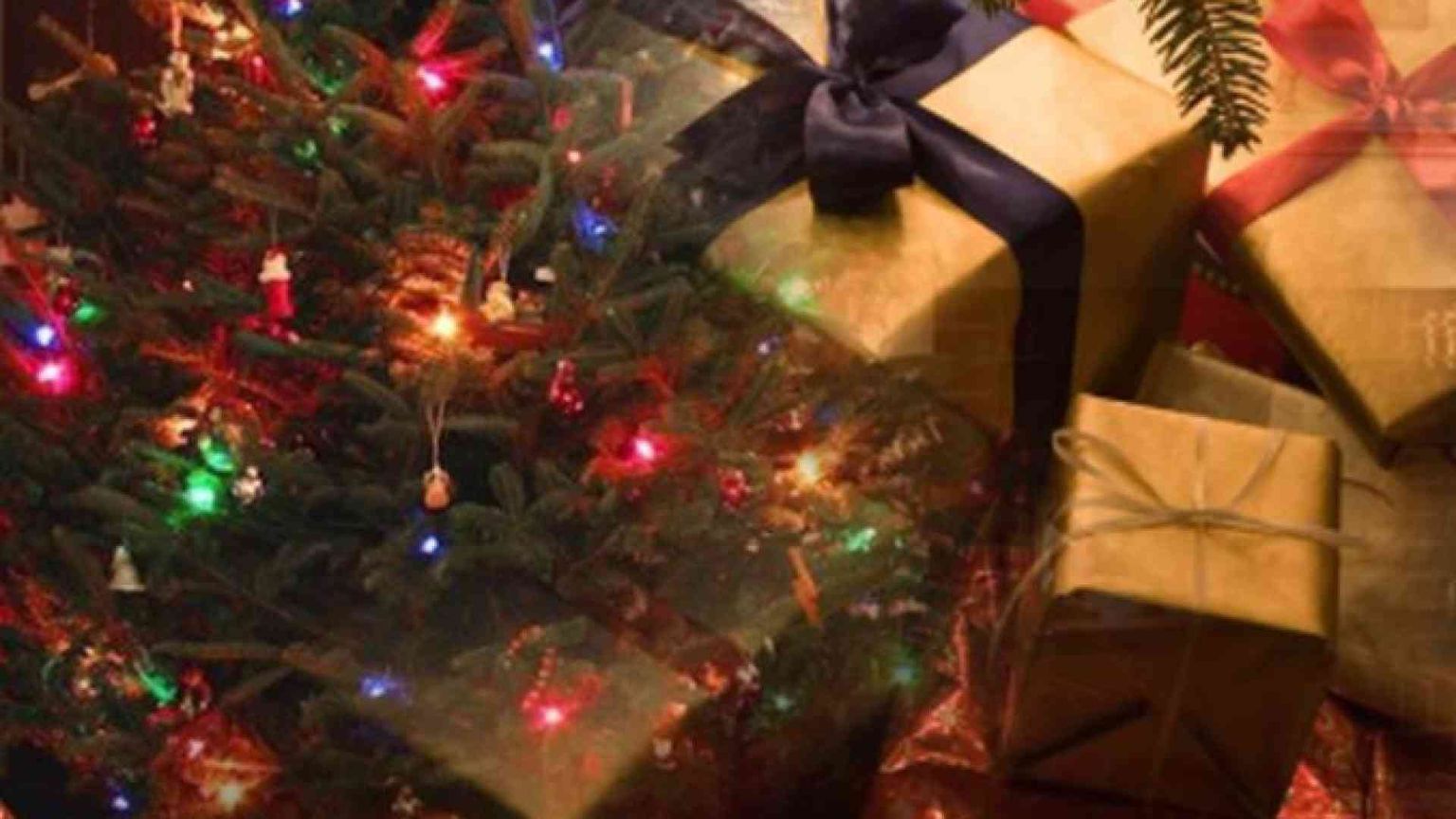 Cala la spesa per regali e cenoni