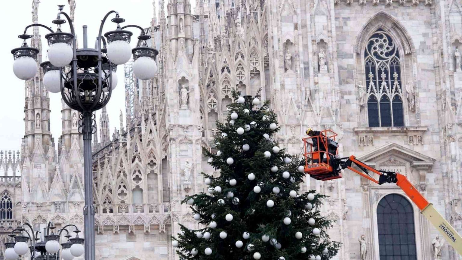 La Cei: Messe di Natale in orario compatibile con il coprifuoco