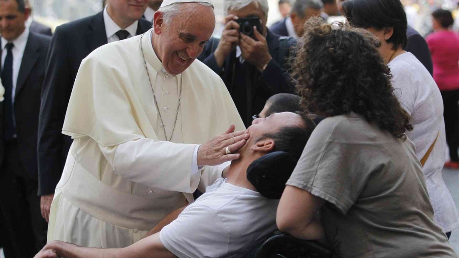 Papa Francesco: la fragilità appartiene a tutti