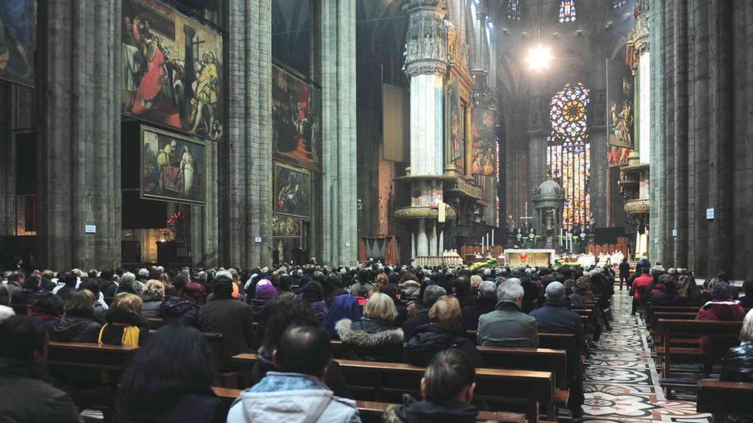 Non udenti, l’Immacolata porta a Messa lingua dei segni e sottotitoli