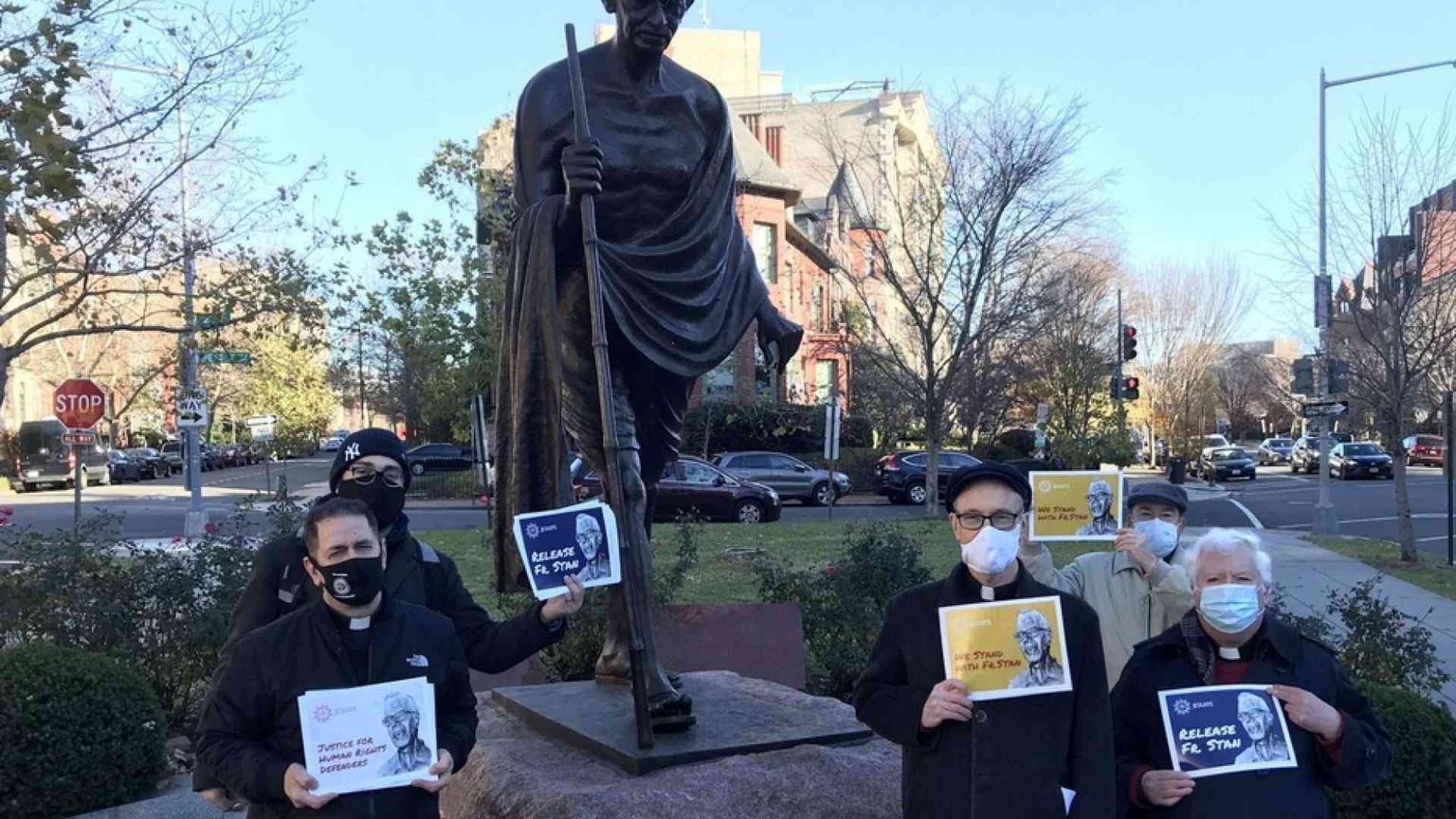 Da Londra a Mumbay, il mondo si muove per padre Stan