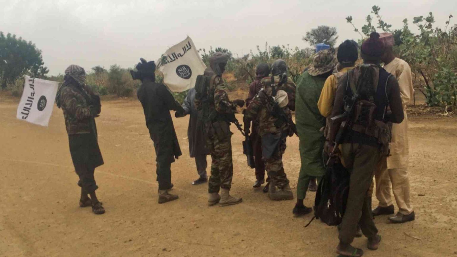 Commando assalta scuola superiore, in mano ai banditi centinaia di studenti