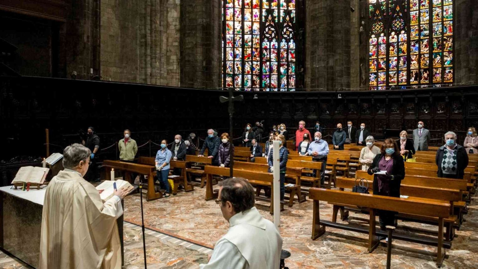 A Natale i sacerdoti potranno celebrare fino a 4 Messe