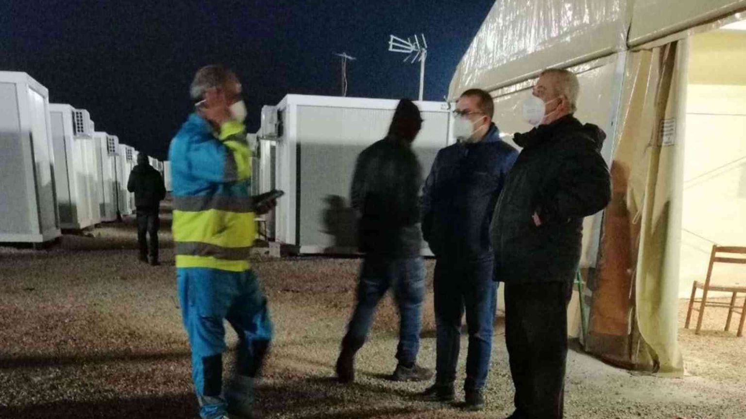 Nel "gran ghetto" arriva il vescovo: «Non lasciamo soli i braccianti»