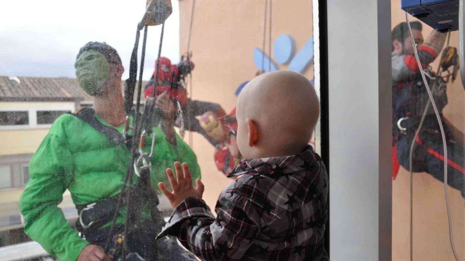 Un bimbo abbandonato perché malato e la sua adozione