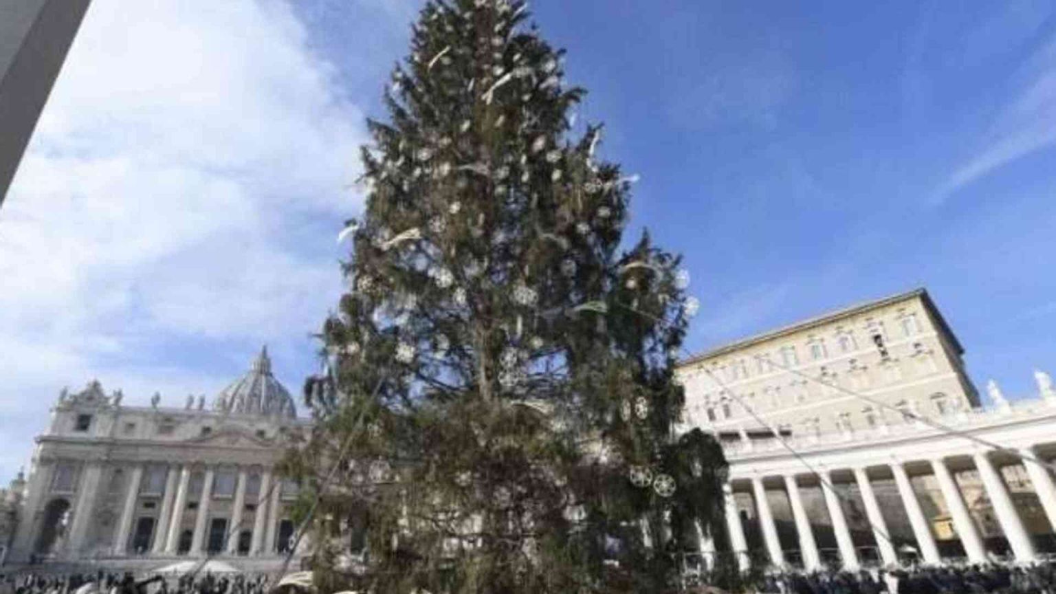 La benedizione Urbi et Orbi impartita dall’Aula delle Benedizioni