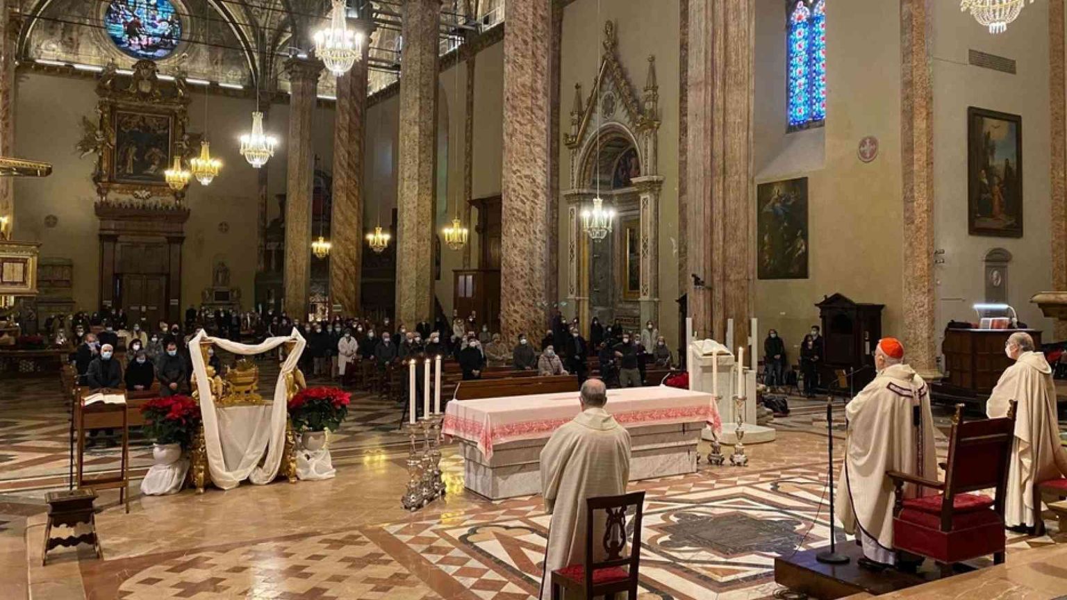 La gioia di Bassetti tornato a celebrare Messa: «Coraggio, fidiamoci di Gesù»