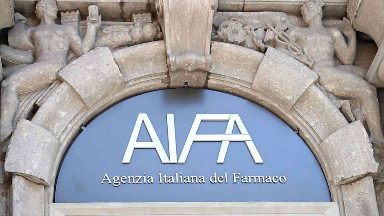 Ecco cosa si sa del vaccino Comirnaty: il bugiardino Aifa e le Faq dei medici