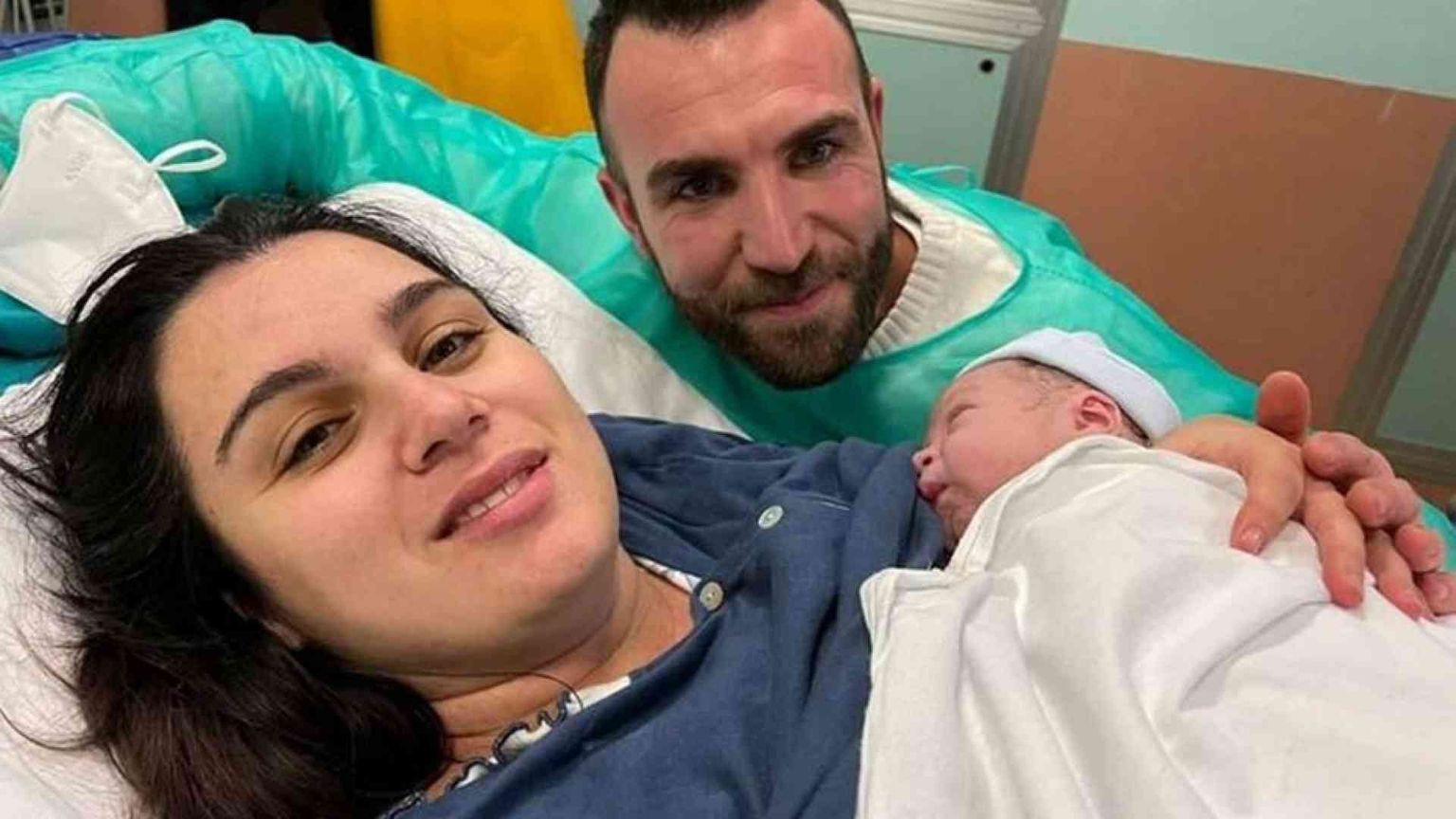 Il primo bimbo dell'anno: Ilary. Alessio vince a Milano