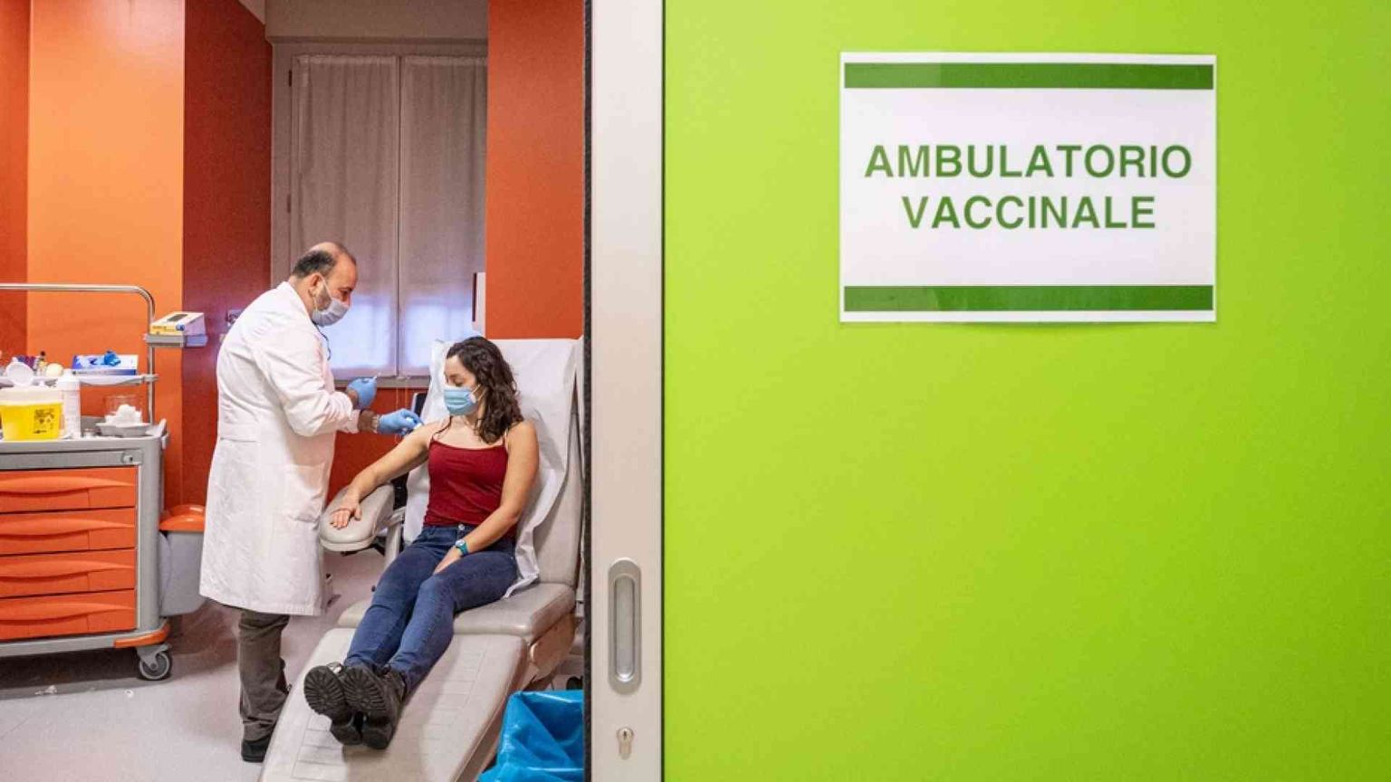 Vaccini, l’Italia corre (le dosi no). I disabili tra le categorie prioritarie