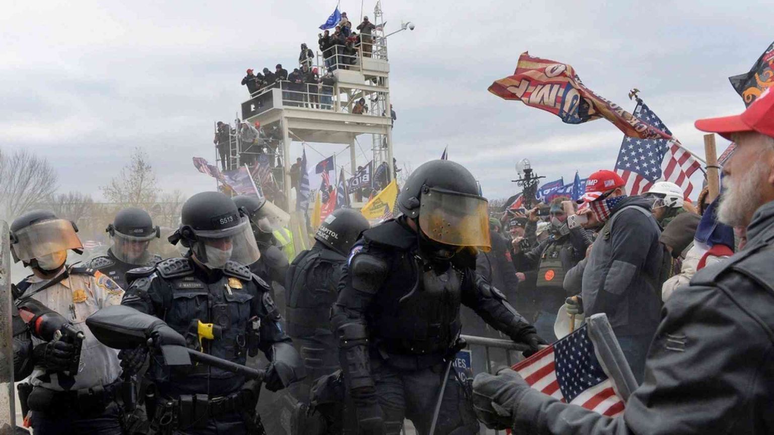 Il Congresso proclama la vittoria di Biden. Nell'assalto 4 morti