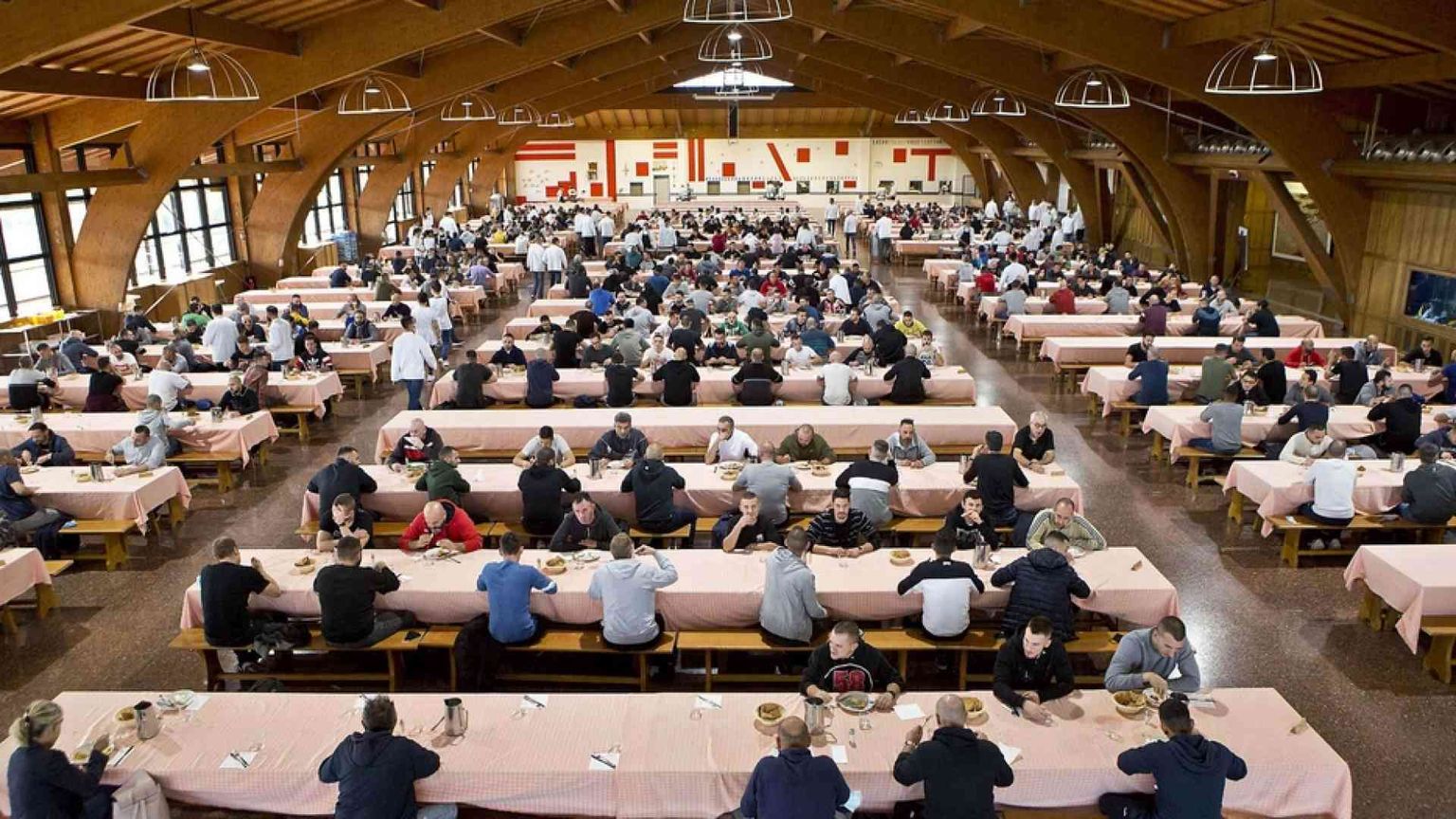 Quei ragazzi dimenticati da tutti. Così le comunità sostituiscono lo Stato