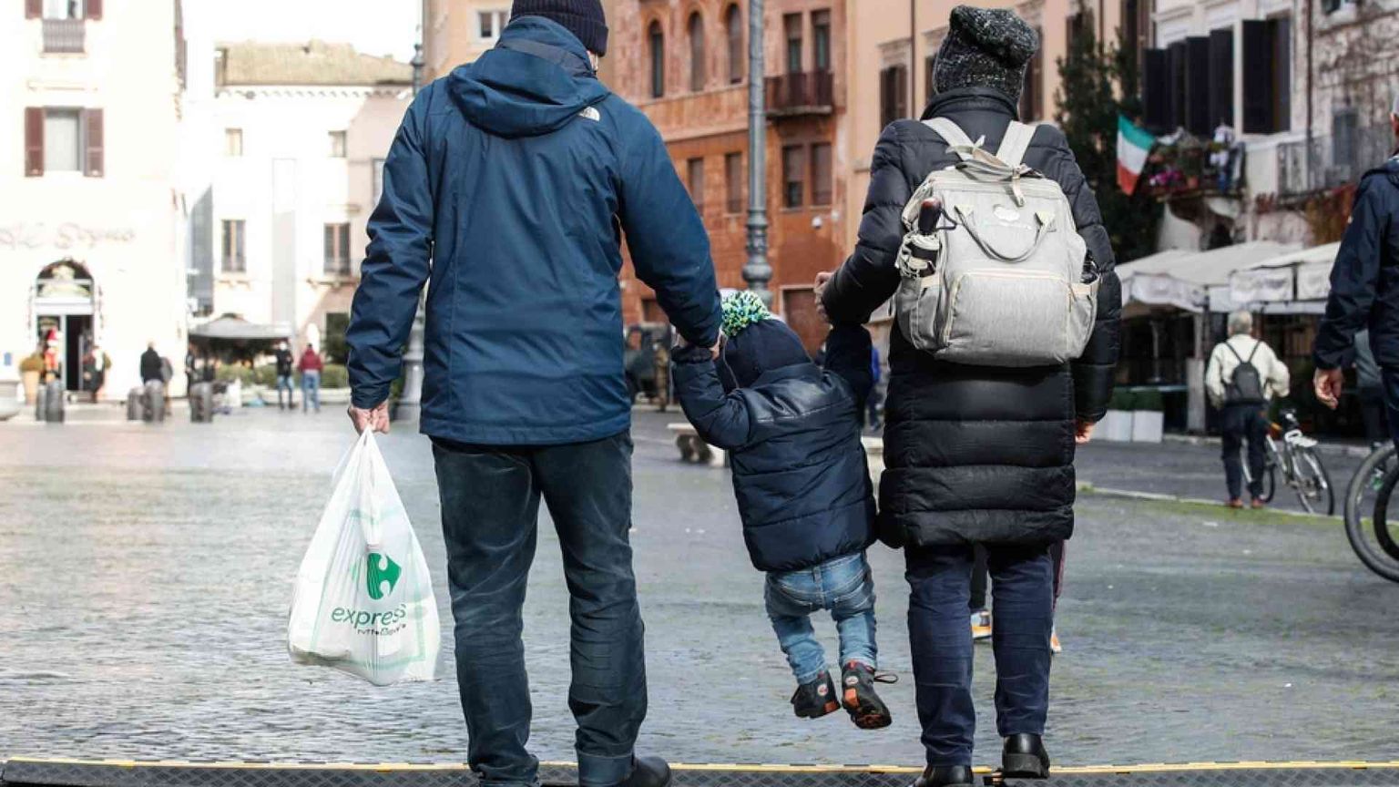 Minori allontanati da casa: perse le tracce di 9 su 10