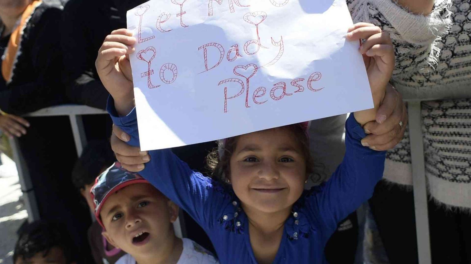 «Salviamo i bambini dell’isola di Lesbo»