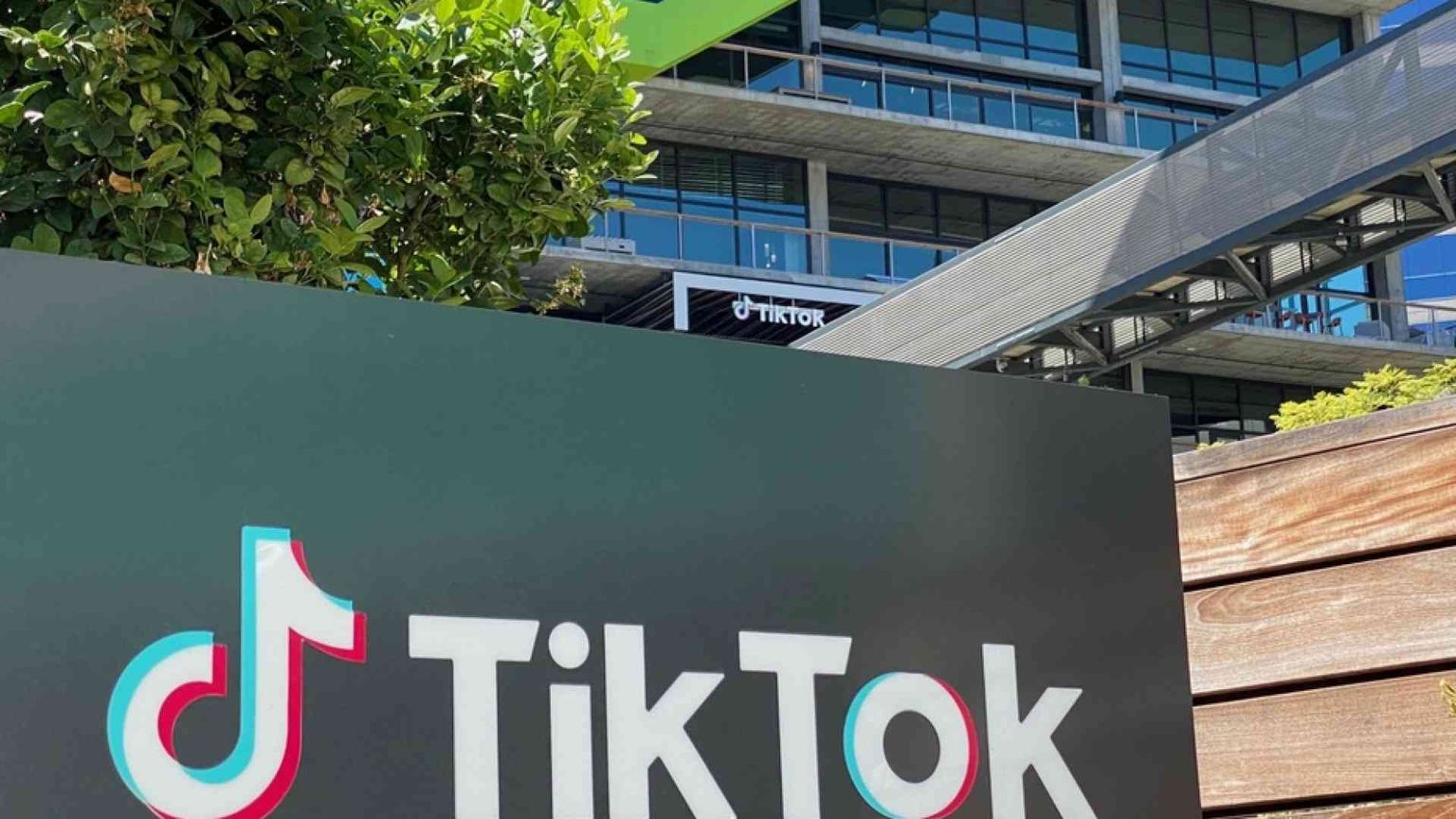 I ragazzi e le trappole sui social, ecco cosa possono fare i genitori