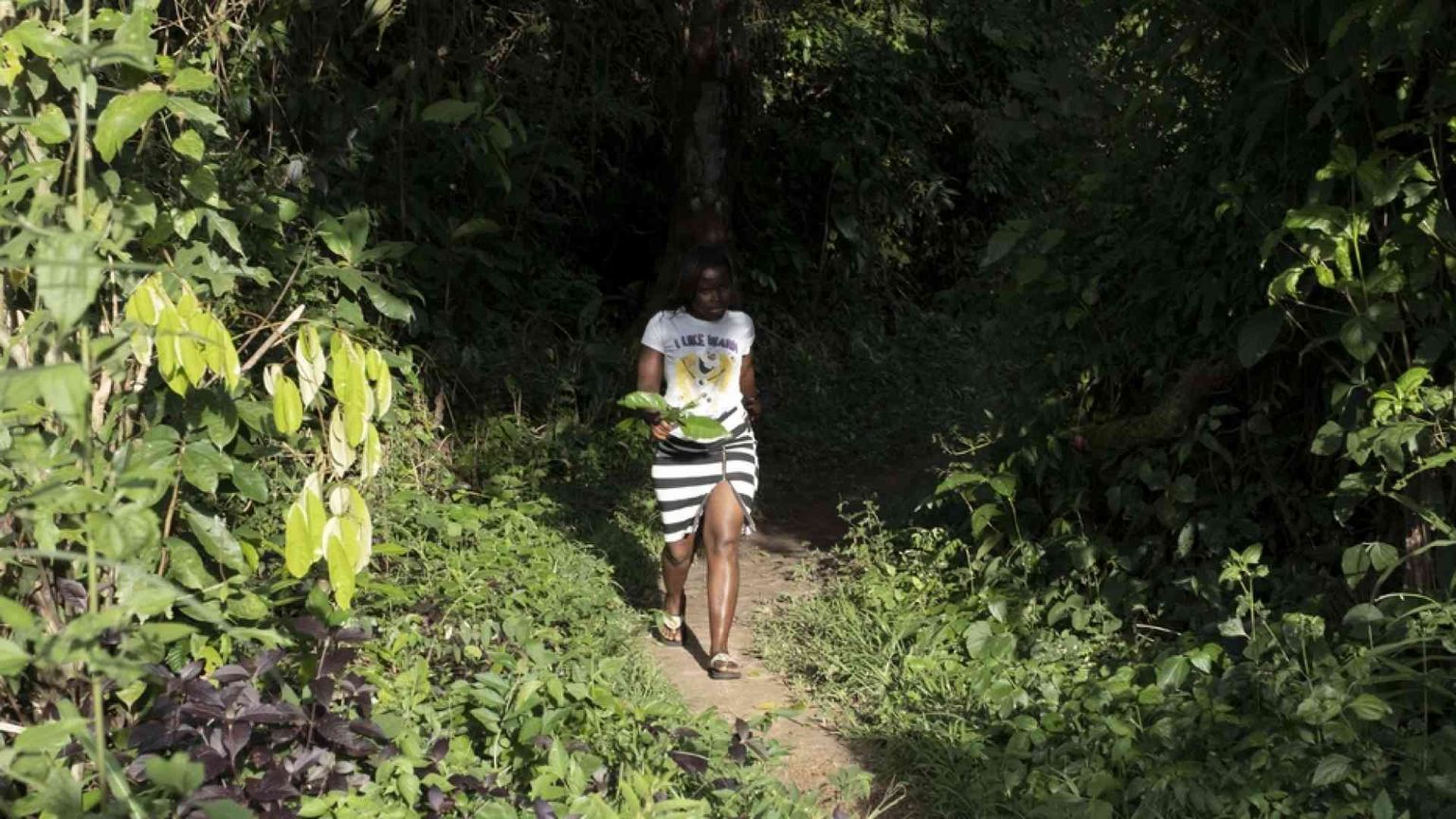 A scuola di sottomissione: in Liberia dove la mutilazione femminile è permessa