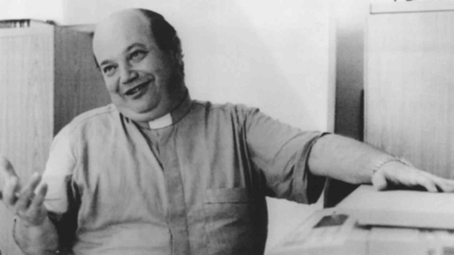 Covid, l'addio di Ercolano a don Falco; diede coraggio contro la camorra