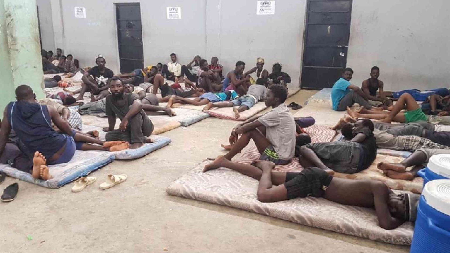 Libia, nuovo governo e vecchi ricatti. Centinaia in mare.