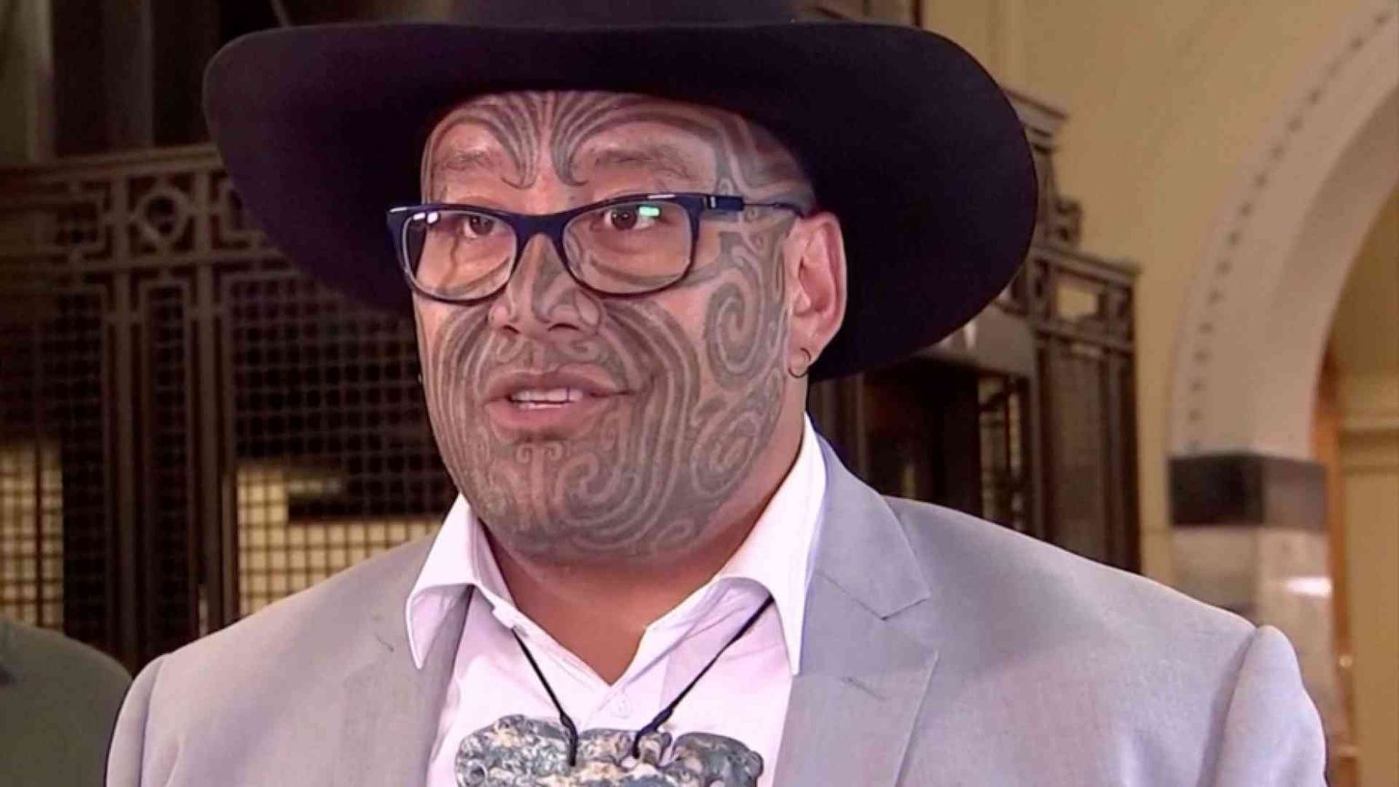 Il deputato Maori vince la battaglia: niente cravatta in aula