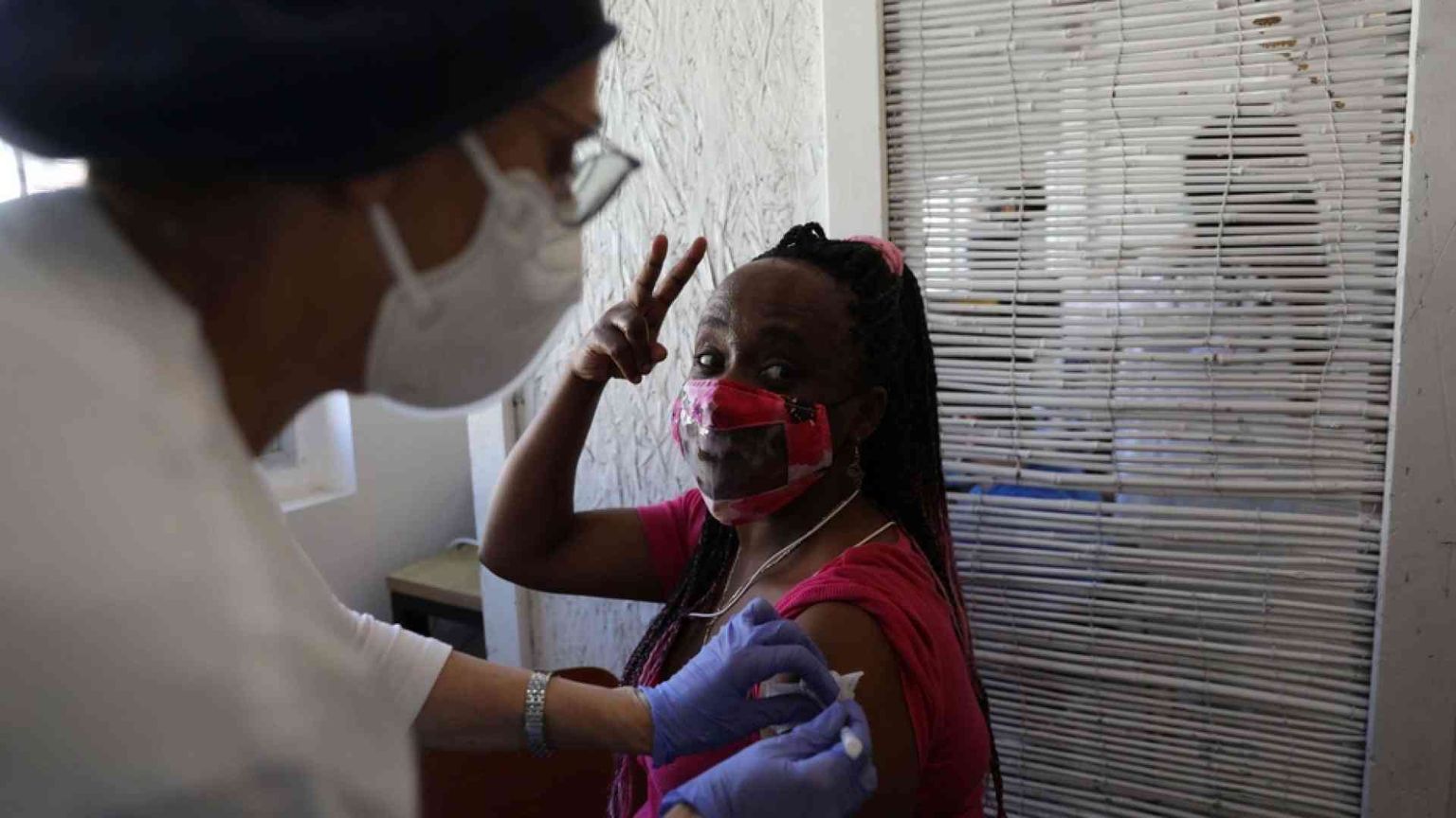 Tel Aviv inizia a vaccinare i migranti