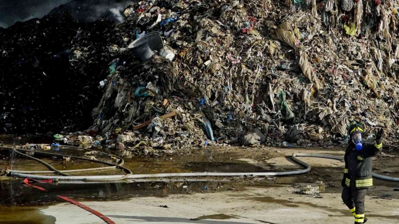 Di rifiuti si muore. Ecco i dati e la mappa di rischio che lo provano