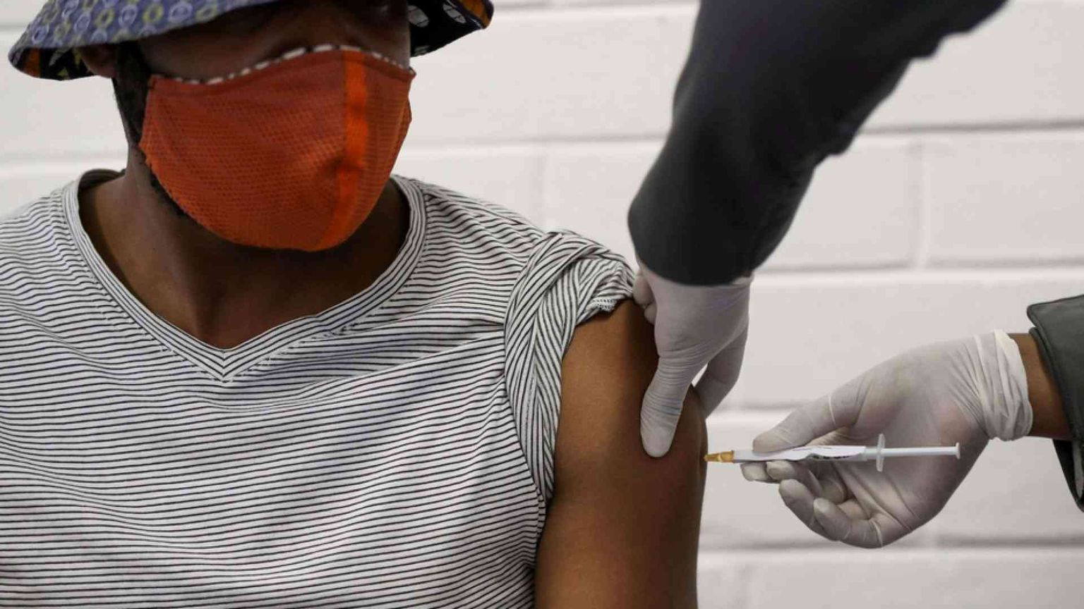 130 Paesi senza vaccini. E la Ue ferma gli acquisti paralleli