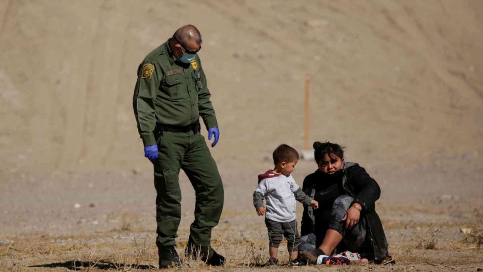 Gli Usa aprono il confine con il Messico ai profughi-ostaggi nel limbo Covid