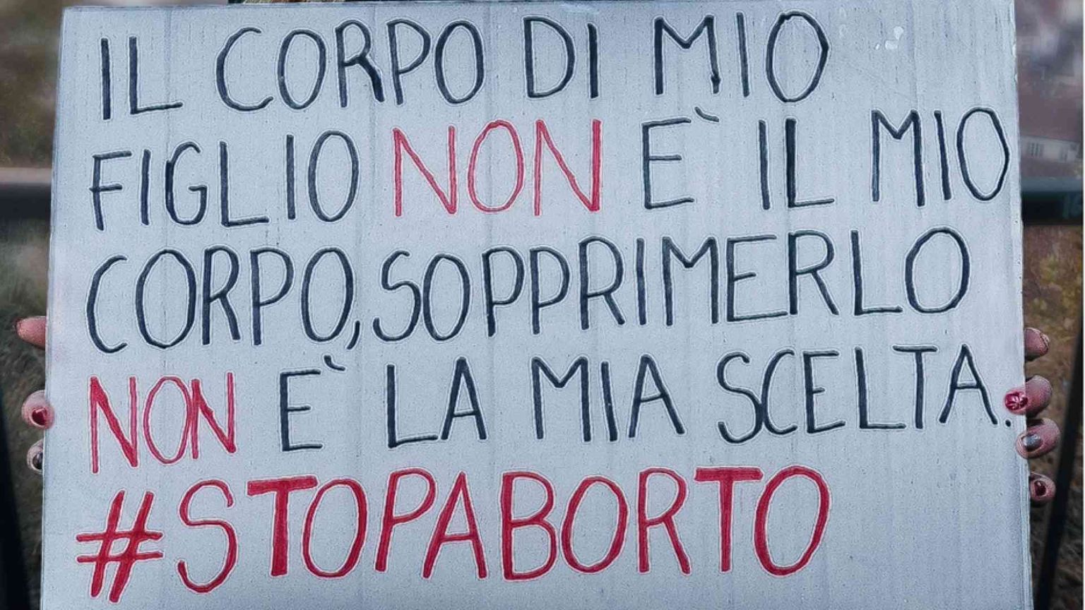 L'aborto e quel manifesto offuscato a Reggio Calabria