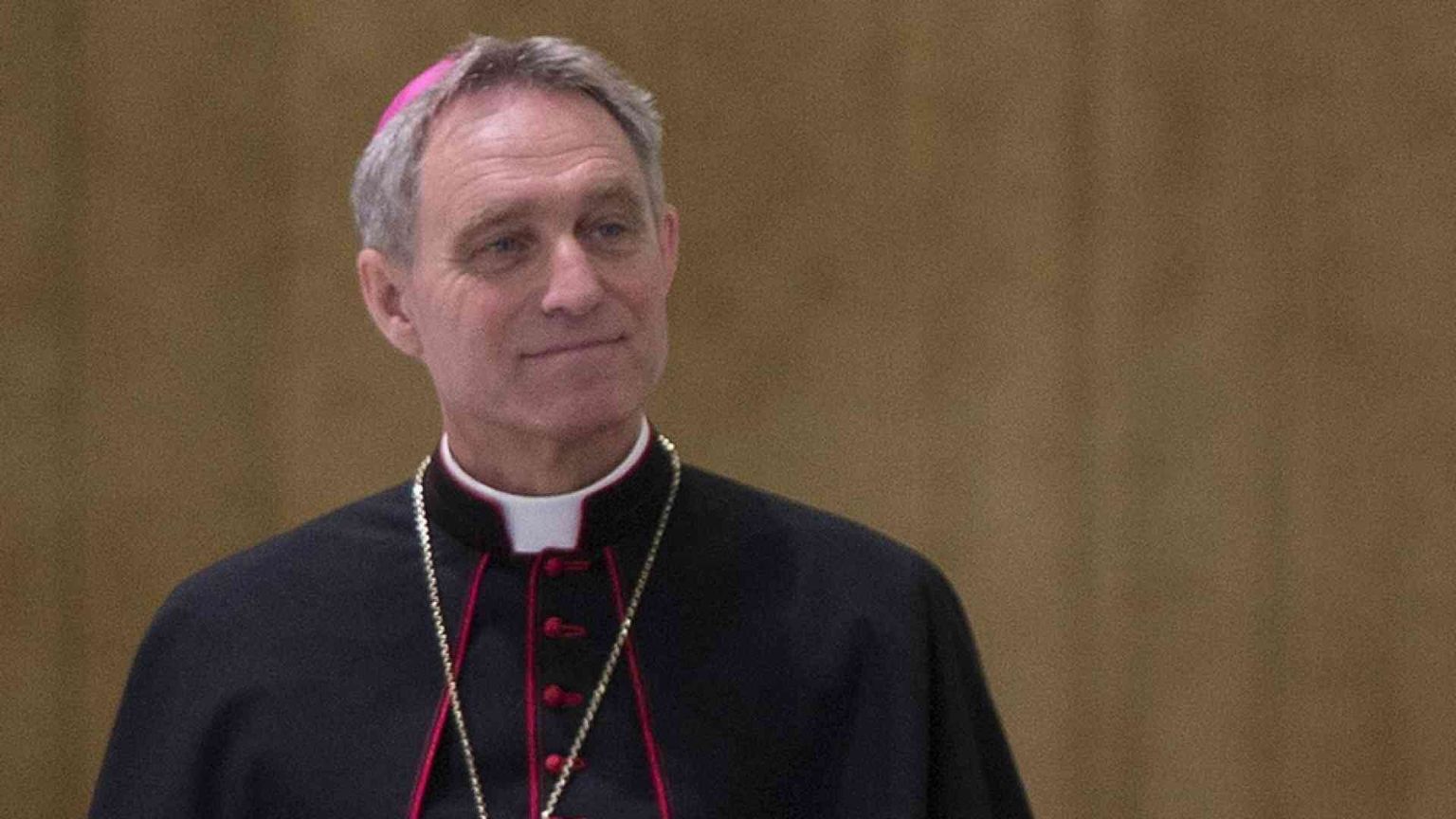 Monsignor Gänswein: lasciamoci turbare dalla Via Crucis di Gesù