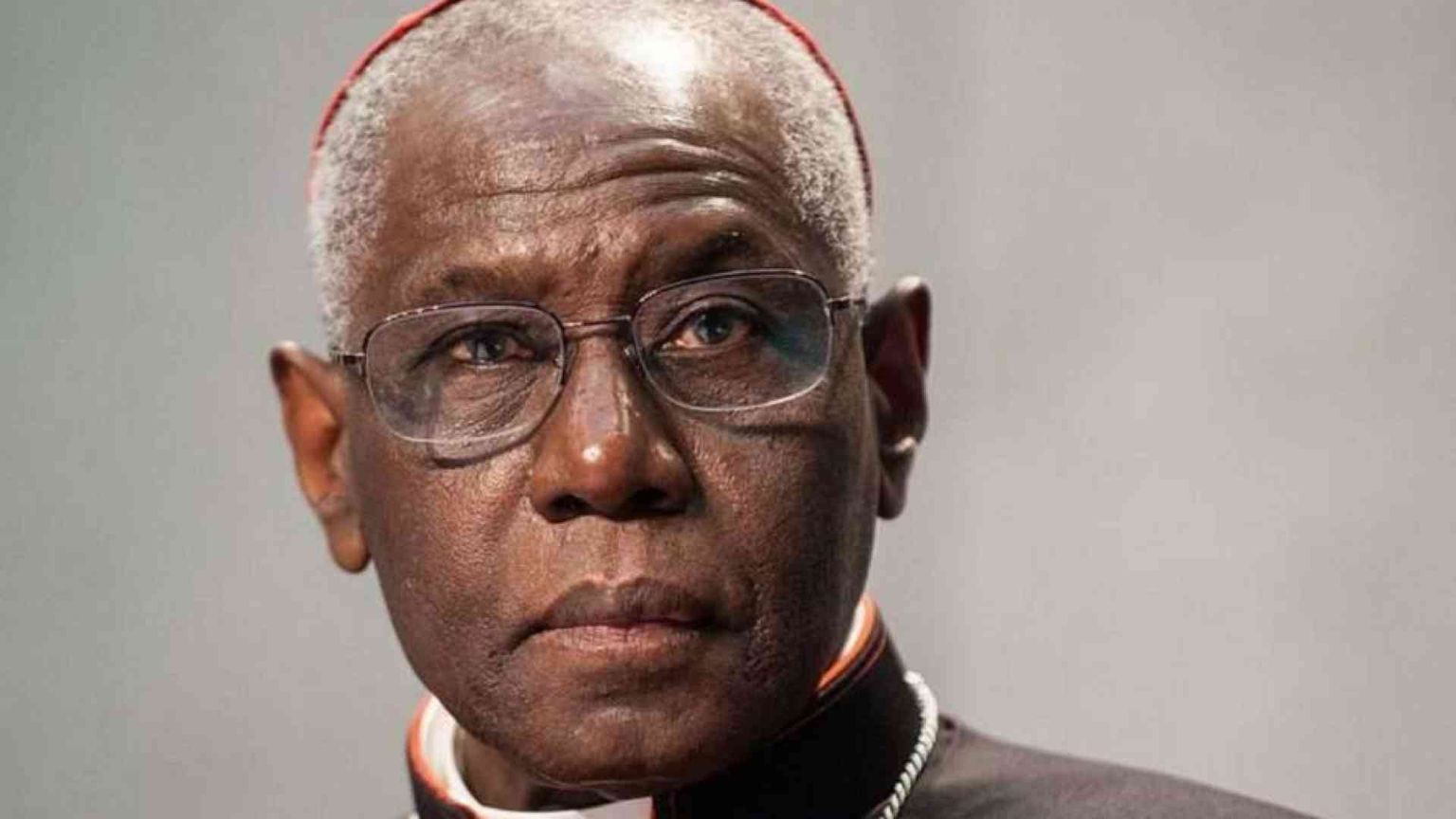 Francesco accetta la rinuncia del cardinale Robert Sarah